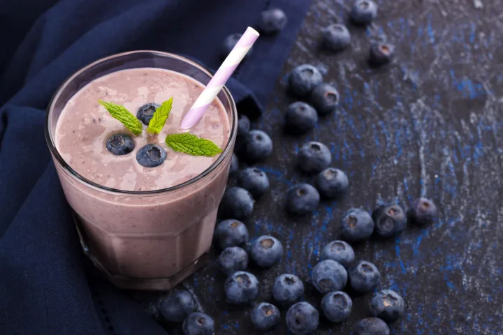 Her Yudumda Sağlık: Blueberry Smoothie'lerle Güne Başlangıç